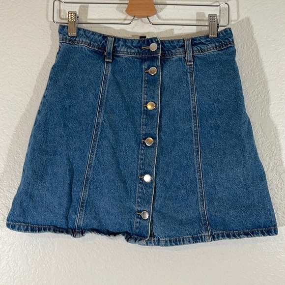 H&M | Divided | button down front A line mini Denim skirt. Size 6 - Picture 2 of 7
